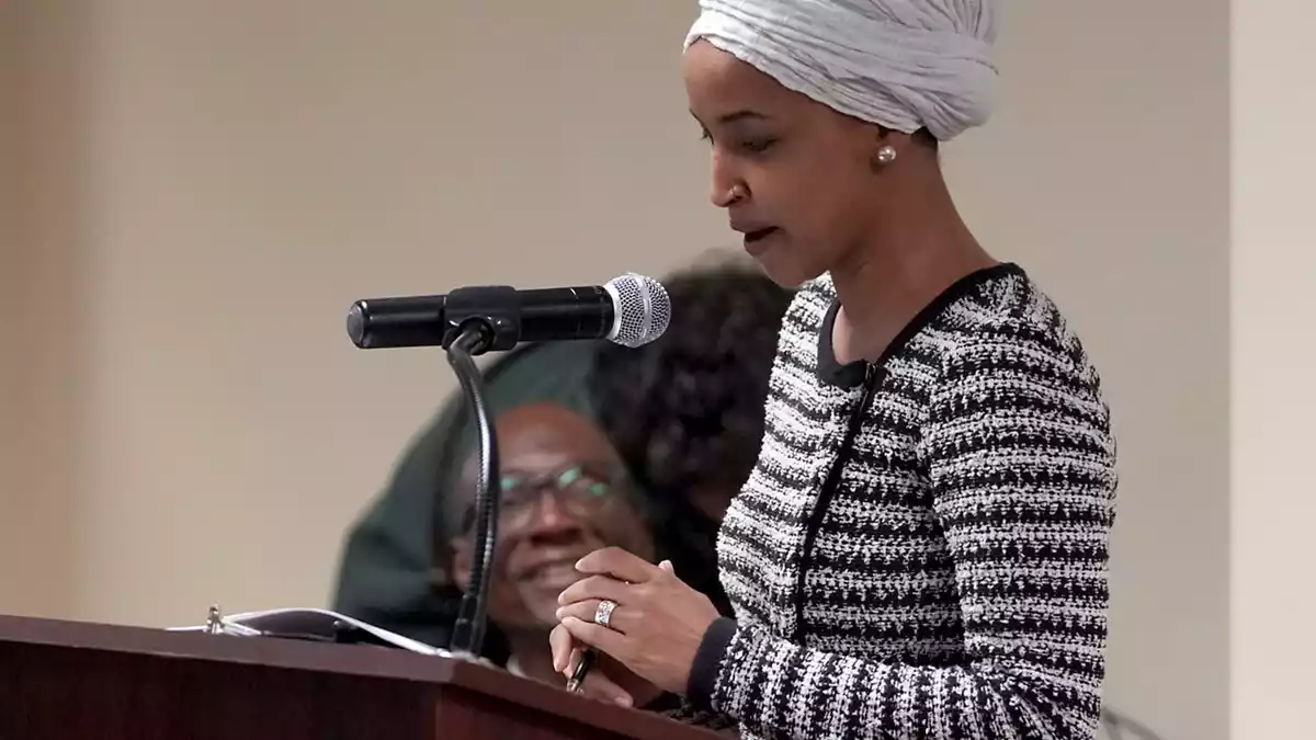 Bundesbeamte haben laut US-Medien eine Durchsuchung bei der linken demokratischen US-Abgeordneten Ilhan Omar durchgeführt. (Archivbild) - Bild: Richard Tsong-Taatarii/Star Tribune via AP/dpa