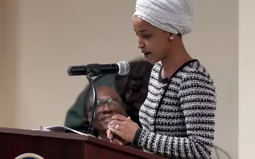 Bundesbeamte haben laut US-Medien eine Durchsuchung bei der linken demokratischen US-Abgeordneten Ilhan Omar durchgeführt. (Archivbild) - Foto: Richard Tsong-Taatarii/Star Tribune via AP/dpa