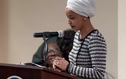 Bundesbeamte haben laut US-Medien eine Durchsuchung bei der linken demokratischen US-Abgeordneten Ilhan Omar durchgeführt. (Archivbild) - Foto: Richard Tsong-Taatarii/Star Tribune via AP/dpa
