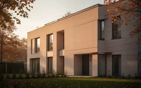 Eine minimalistische Hausfassade im Herbstlicht, die den Kontext von Mietwohnungen und Wohnkosten symbolisiert. - Foto: über boerse-global.de