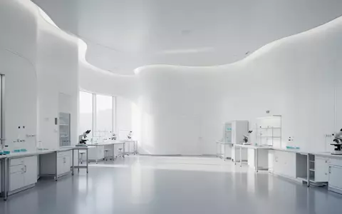 Ein minimalistischer, hell gestalteter Raum mit sanftem Lichteinfall, der eine klinische und ruhige Atmosphäre vermittelt. - Foto: über boerse-global.de