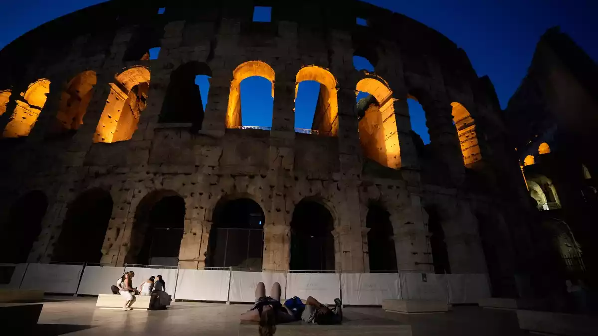 Von München aus geht es ab Sommer direkt mit dem italienischen Hochgeschwindigkeitszug Frecciarossa nach Rom. Ein Highlight der italienischen Hauptstadt: das Kolosseum. (Archivbild) - Bild: Gregorio Borgia/AP/dpa