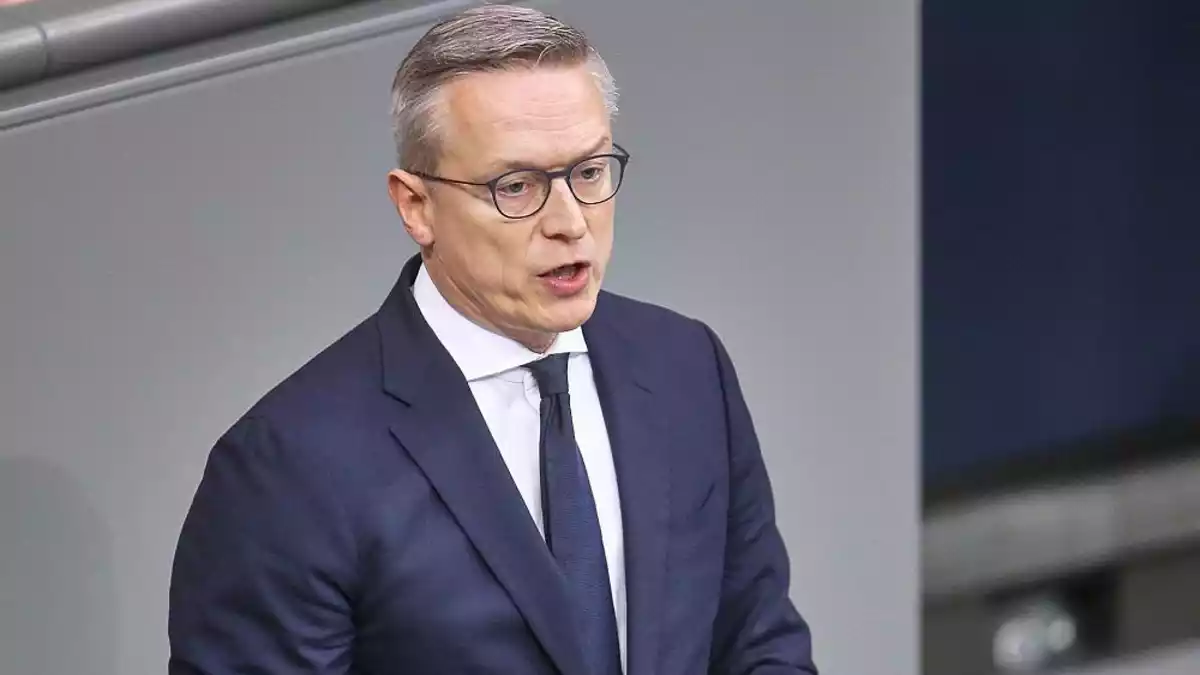 Wildberger will Grundeinkommens-Konzept weiter prüfen