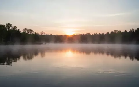 Symbolbild: ruhiger See bei Sonnenaufgang - Foto: über boerse-global.de