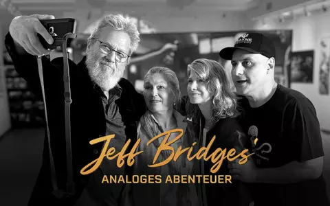 Jeff Bridges' analoges Abenteuer - ARD-Mediatheks-Doku über die Wiederbelebung der legendären Widelux-Kamera - Foto: presseportal.de