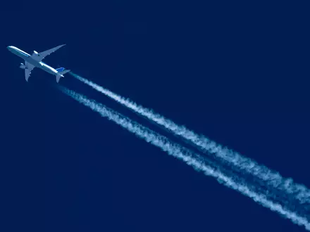 Flugkraftstoffe - Foto: Shutterstock ĂĽber pressetext.de
