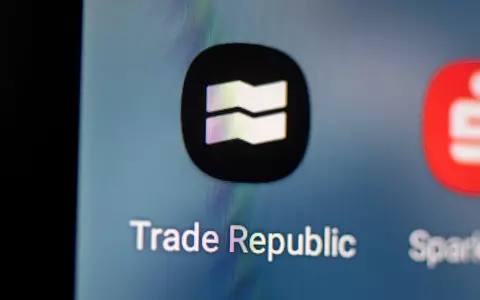 Der Online-Broker Trade Republic arbeitet rein App-basiert. (Archivbild) - Foto: Fabian Sommer/dpa