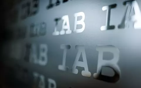 Laut einer IAB-Studie hat der Einsatz von Künstlicher Intelligenz bisher noch nicht auf Einbrüchen auf dem Arbeitsmarkt geführt (Archivbild).  - Foto: Daniel Karmann/dpa