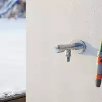 Frostschäden am Haus vermeiden: Außenleitungen rechtzeitig winterfest machen - Foto: presseportal.de