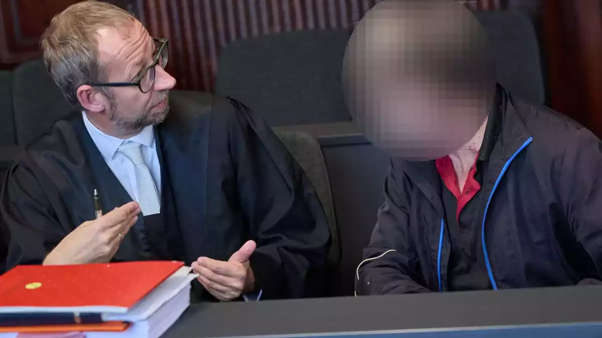 Dem Mann hatte in einer von seinem Anwalt Andreas Lange verlesenen Erklärung am ersten Prozesstag gestanden. (Archivbild) - Bild: Jens Büttner/dpa