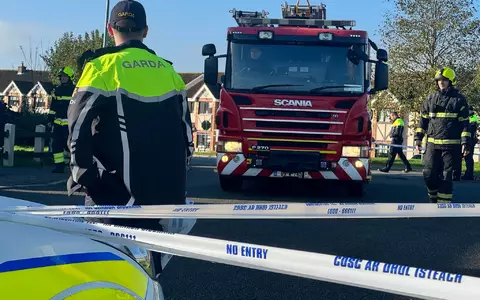 Vor Ort waren zahlreiche Rettungskräfte. - Foto: Mícheál Ó Scannáil/PA Wire/dpa