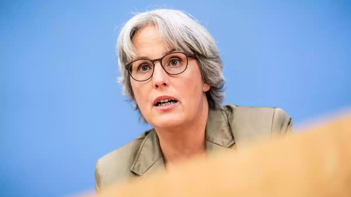 Die Unabhängige Bundesbeauftragte gegen sexuellen Missbrauch von Kindern und Jugendlichen, Kerstin Claus, sieht Fortschritte aber auch noch einen großen Handlungsbedarf im Kampf gegen sexuelle Gewalt gegen Kinder und Jugendliche.  - Bild: Michael Kappeler/dpa