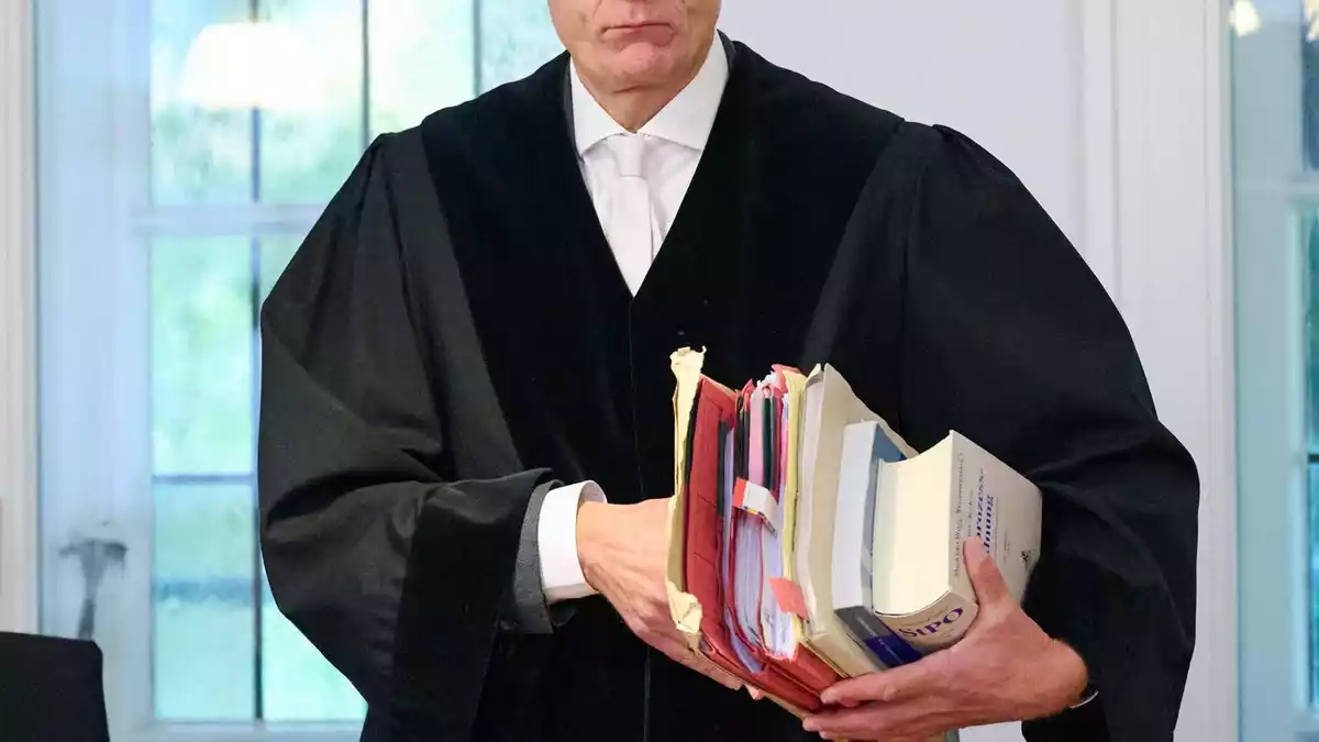 Das Gericht entschied sich für eine mildere Strafe. - Bild: Sina Schuldt/dpa