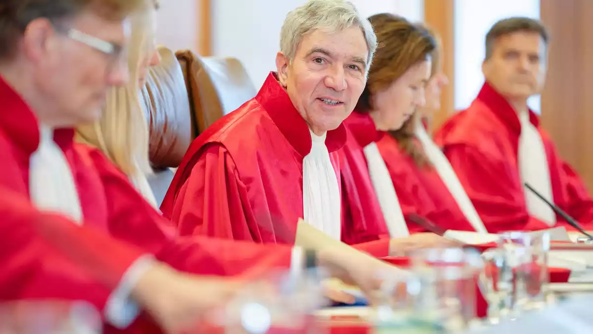 Der Erste Senat verhandelte mündlich in Karlsruhe. - Bild: Uwe Anspach/dpa