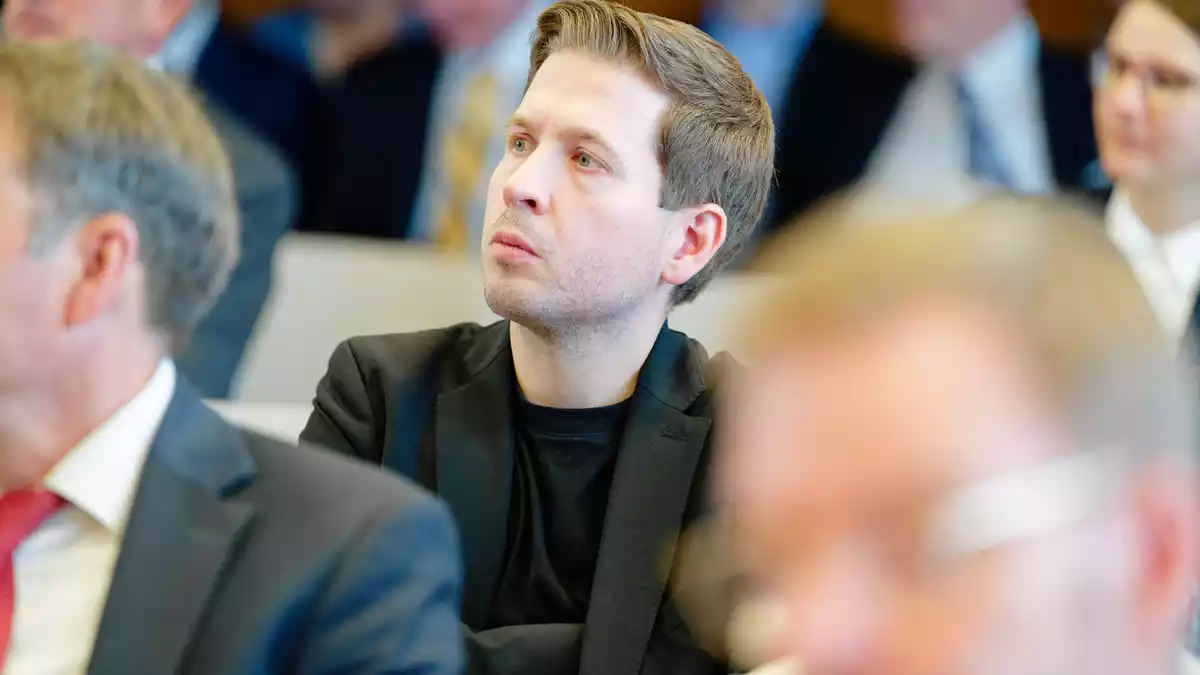 Kevin Kühnert kritisiert die Verschonung großer Betriebsvermögen. - Bild: Uwe Anspach/dpa