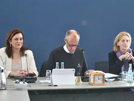 Franziska Hoppermann, Friedrich Merz und Karin Prien am 12.10.2026 - Foto: via dts Nachrichtenagentur
