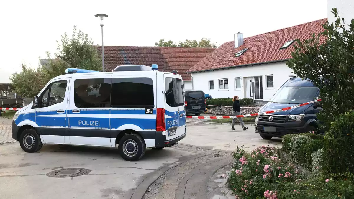 Bei einer routinemäßigen Waffenkontrolle sind zwei Behördenmitarbeiter getötet worden. (Archivbild) - Bild: Daniel Löb/dpa