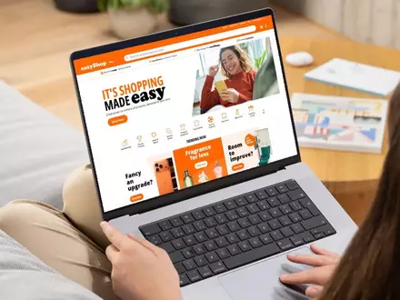 Stelios nahm es mit den Fluggesellschaften auf mit easyJet / Jetzt nimmt er es mit den Giganten des Online-Handels auf - Foto: presseportal.de