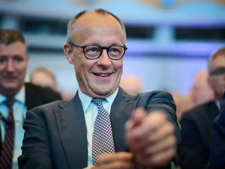 Bundeskanzler Friedrich Merz (CDU) bekräftigt auf dem Arbeitgebertag seinen Reformwillen. - Foto: Bernd von Jutrczenka/dpa