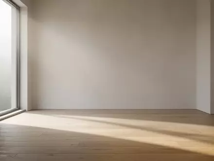 Ein heller, minimalistischer Innenraum mit sanftem Tageslicht, der eine ruhige und klare Atmosphäre ausstrahlt. - Foto: über boerse-global.de