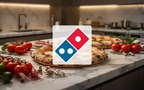 Nahaufnahme von handwerklich hergestelltem Pizzateig in einer modernen, professionellen Restaurantküche. - Foto: über boerse-global.de
