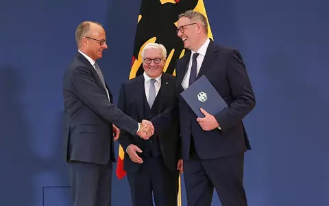 Friedrich Merz, Frank-Walter Steinmeier und Alexander Schweitzer am 13.10.2026 - Foto: via dts Nachrichtenagentur