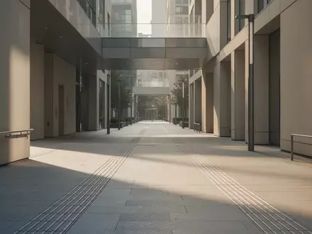 Ein barrierefreier, ebener Gehweg mit taktilen Bodenleitsystemen in einer ruhigen, modernen städtischen Umgebung. - Foto: über boerse-global.de