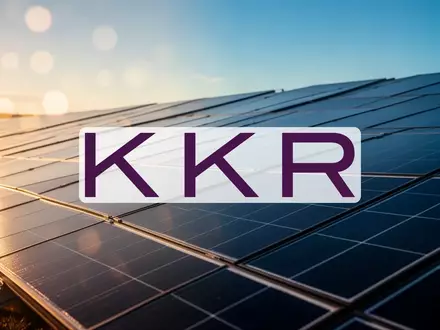 Moderne Solarpark-Anlage bei Sonnenaufgang als Symbol für erneuerbare Energien und nachhaltiges Wachstum. - Foto: über boerse-global.de