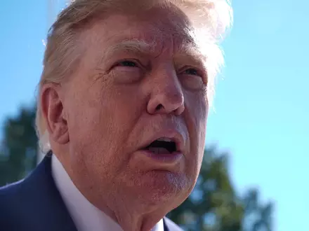 Trump richtet eine Warnung an die Huthi-Miliz. - Foto: Manuel Balce Ceneta/AP/dpa