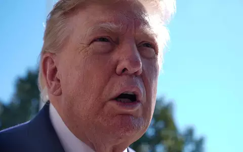 Trump richtet eine Warnung an die Huthi-Miliz. - Foto: Manuel Balce Ceneta/AP/dpa