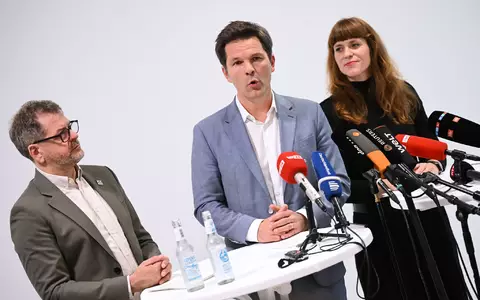 Der Sondierungsprozess zwischen den Spitzen von Linke, SPD und Grünen in Berlin ist ins Stocken geraten. (Archivbild)  - Foto: Annette Riedl/dpa