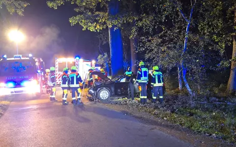 FW-ROW: Schwerer Verkehrsunfall in Ahausen - drei Verletzte - Foto: presseportal.de