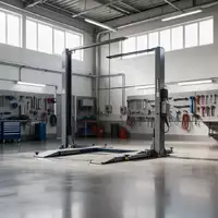 Leere, aufgeräumte Kfz-Werkstatt mit einer Hebebühne in einer hellen Industriehalle. - Foto: über boerse-global.de