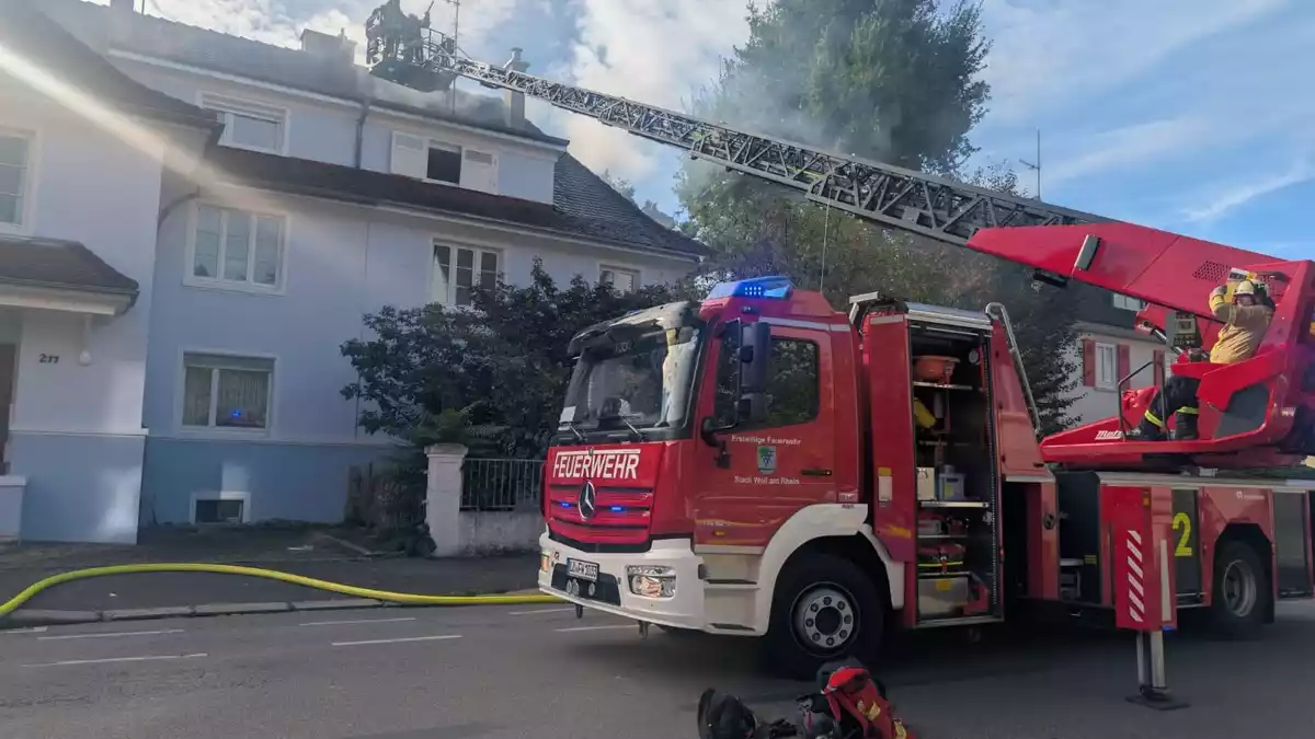 Feuerwehr Weil: Abschließende Pressemitteilung Einsätze 13.10.2026 Feuerwehr Weil am Rhein: Brand in Gebäude & Gefahrguteinsatz - Bild: presseportal.de
