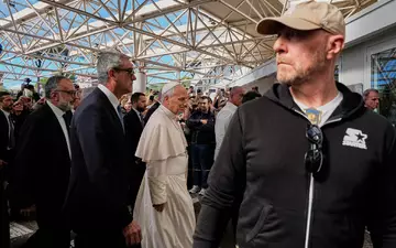Bei dem Pontifex war ein Lungenknoten entdeckt worden. - Foto: Alessandra Tarantino/AP/dpa
