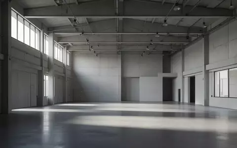 Ein minimalistisch gestalteter Industrieraum mit klaren architektonischen Linien und natürlichem Lichteinfall auf einem Betonboden. - Foto: über boerse-global.de