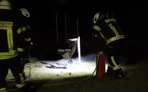 FW Hambühren: Mülleimerbrand auf Spielplatz im Ortsteil Ovelgönne / Unterstützung Rettungsdienst - Foto: presseportal.de