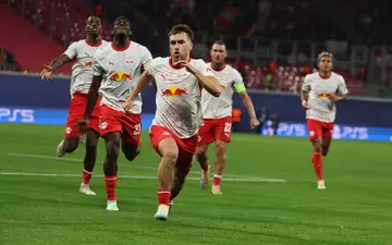 Brajan Gruda von RB Leipzig (M.) jubelt mit seinen Teamkollegen nach dem Treffer zum 1:0. - Foto: Jan Woitas/dpa