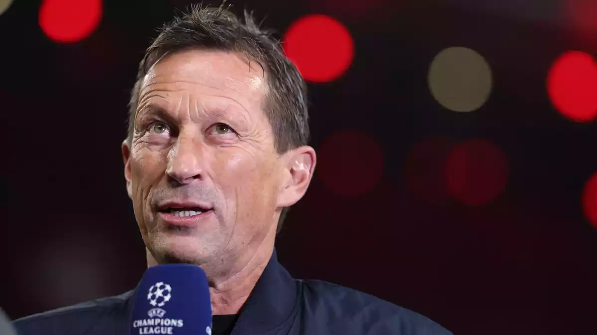 Roger Schmidt, Head of Global Soccer Red Bull, ist erstmals in neuer Funktion bei einem Spiel in Leipzig. - Bild: Jan Woitas/dpa
