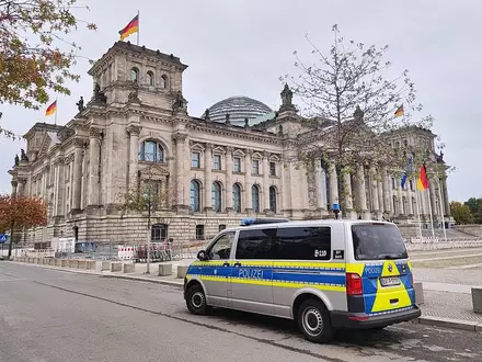 Polizei vor Bundestag (Archiv) - Foto: via dts Nachrichtenagentur
