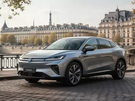 Ein modernes Elektroauto von Changan geparkt vor einer Pariser Kulisse bei Tageslicht. - Foto: über boerse-global.de