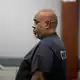 Duane Davis erscheint in Handschellen vor Gericht. (Foto aktuell)  - Bild: John Locher/Pool AP/AP/dpa