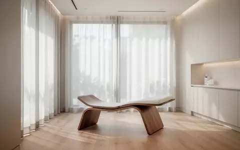 Ein heller, minimalistischer Raum für Gesundheitsprävention mit natürlichem Licht und moderner Architektur. - Foto: über boerse-global.de