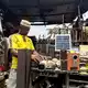 Ein Teil des Elektroschrotts gelangt trotz Exportverboten illegal nach Afrika, etwa als angeblich funktionsfähige Gebrauchtware. - Bild: Christina Peters/dpa