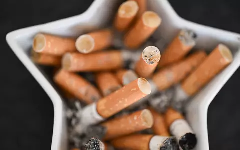 Der Kauf dieser Zigaretten hat dem Staat Steuern gebracht - oder sind die Kippen etwa vom Schwarzmarkt? - Foto: Bernd Weißbrod/dpa