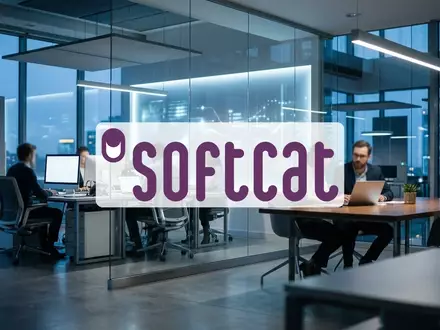 Abstrakte Darstellung moderner digitaler Infrastruktur und Software-Konnektivität in einem professionellen Büroumfeld. - Foto: über boerse-global.de