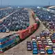 Der Autoabsatz in China sinkt, weshalb viele Fahrzeuge in den Export gehen. (Symbolbild) - Bild: Uncredited/CHINATOPIX/AP/dpa