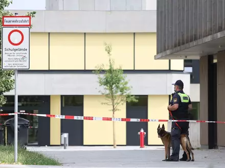 Bei dem Angriff am Welfen-Gymnasium waren zwei 13 Jahre alte Schülerinnen schwer verletzt worden. (Archivbild) - Foto: Karl-Josef Hildenbrand/dpa