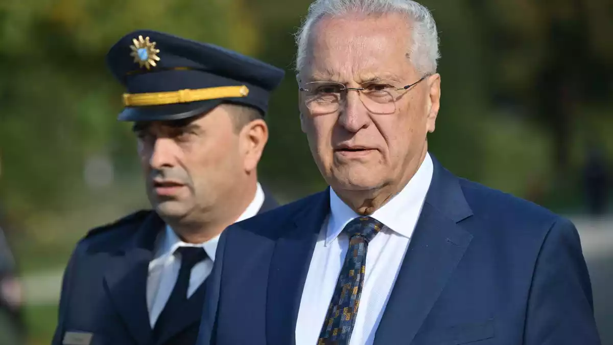 Soll sich am Vormittag im Innenausschuss des Landtags erklären: Bayerns Innenminister Joachim Herrmann (CSU). (Archivbild) - Bild: Peter Kneffel/dpa