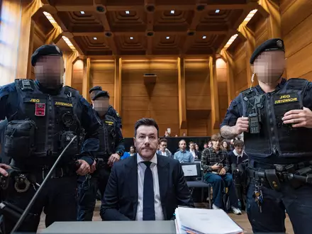 Der Investor René Benko kommt nach langer U-Haft in den elektronisch überwachten Hausarrest - Foto: Expa/ Johann Groder/APA/dpa